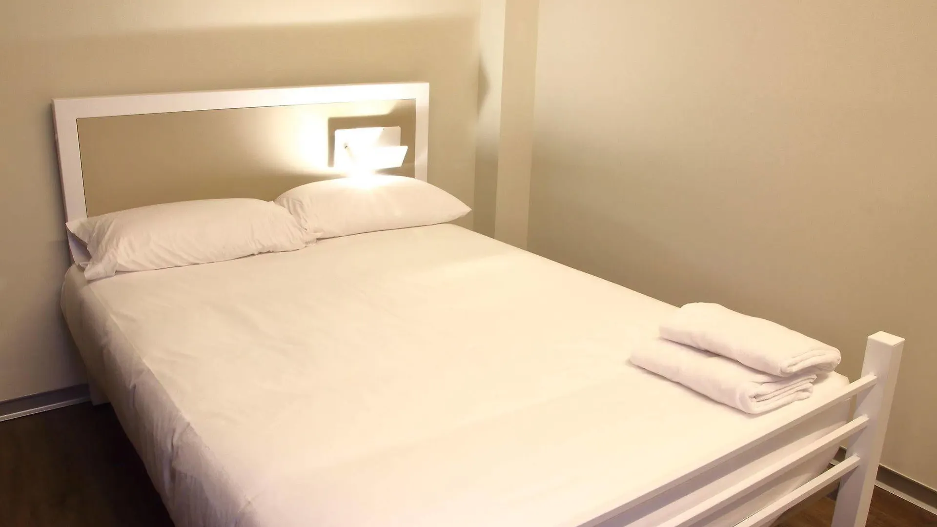 Poshtel Bilbao - Premium Hostel